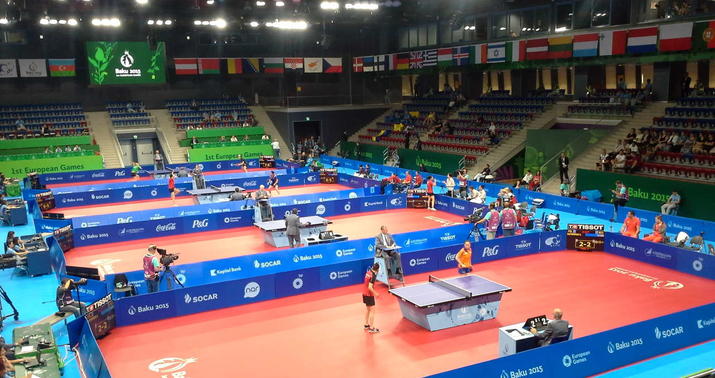 Stolüstü tenis yarışlarında 1/4 final oyunları keçirilir